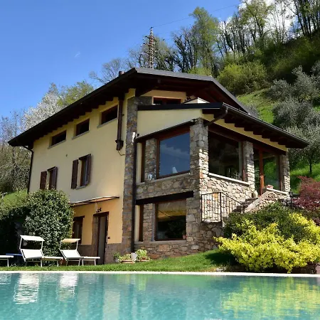 In With Pool, Garden And View Apartamento