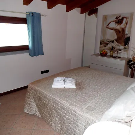 In With Pool, Garden And View Apartamento Pisogne
