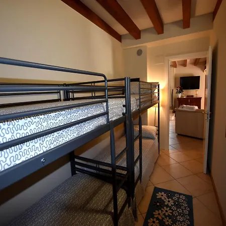 In With Pool, Garden And View Apartamento
