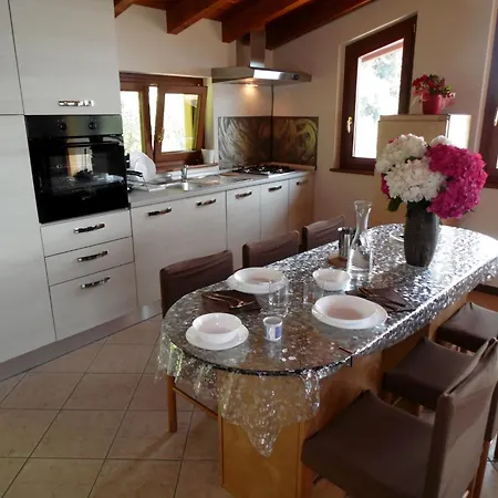 In With Pool, Garden And View Pisogne