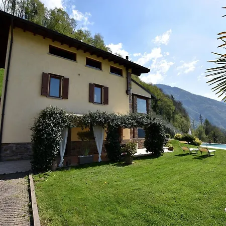In With Pool, Garden And View Apartamento Pisogne