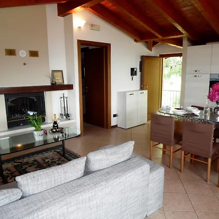 In With Pool, Garden And View Apartamento