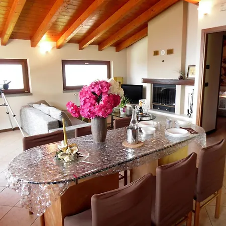 In With Pool, Garden And View Apartamento Pisogne
