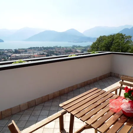 In With Pool, Garden And View Apartamento *