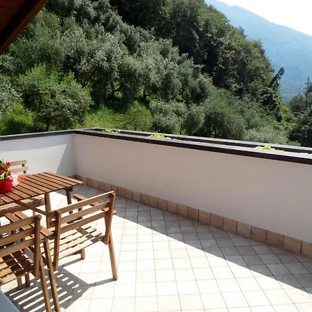 In With Pool, Garden And View * Pisogne