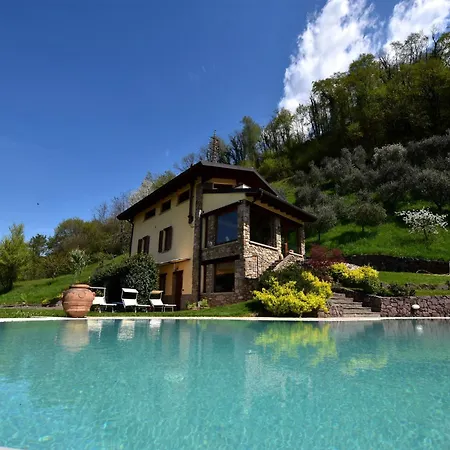 In With Pool, Garden And View Pisogne