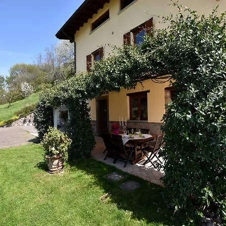 In With Pool, Garden And View Apartamento Pisogne