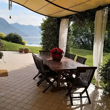 In With Pool, Garden And View Apartamento