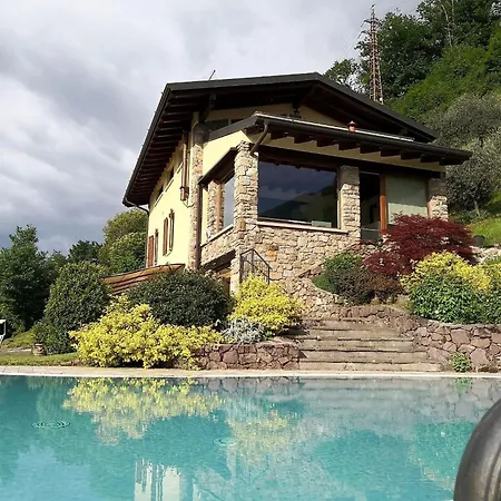 In With Pool, Garden And View Apartamento