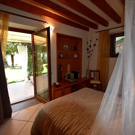 In With Pool, Garden And View Apartamento Pisogne